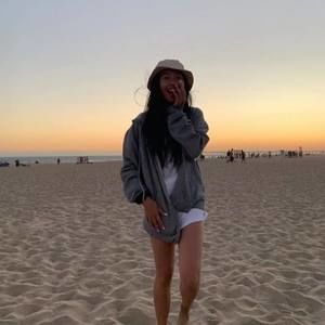 Meet your Posher, Evelyn